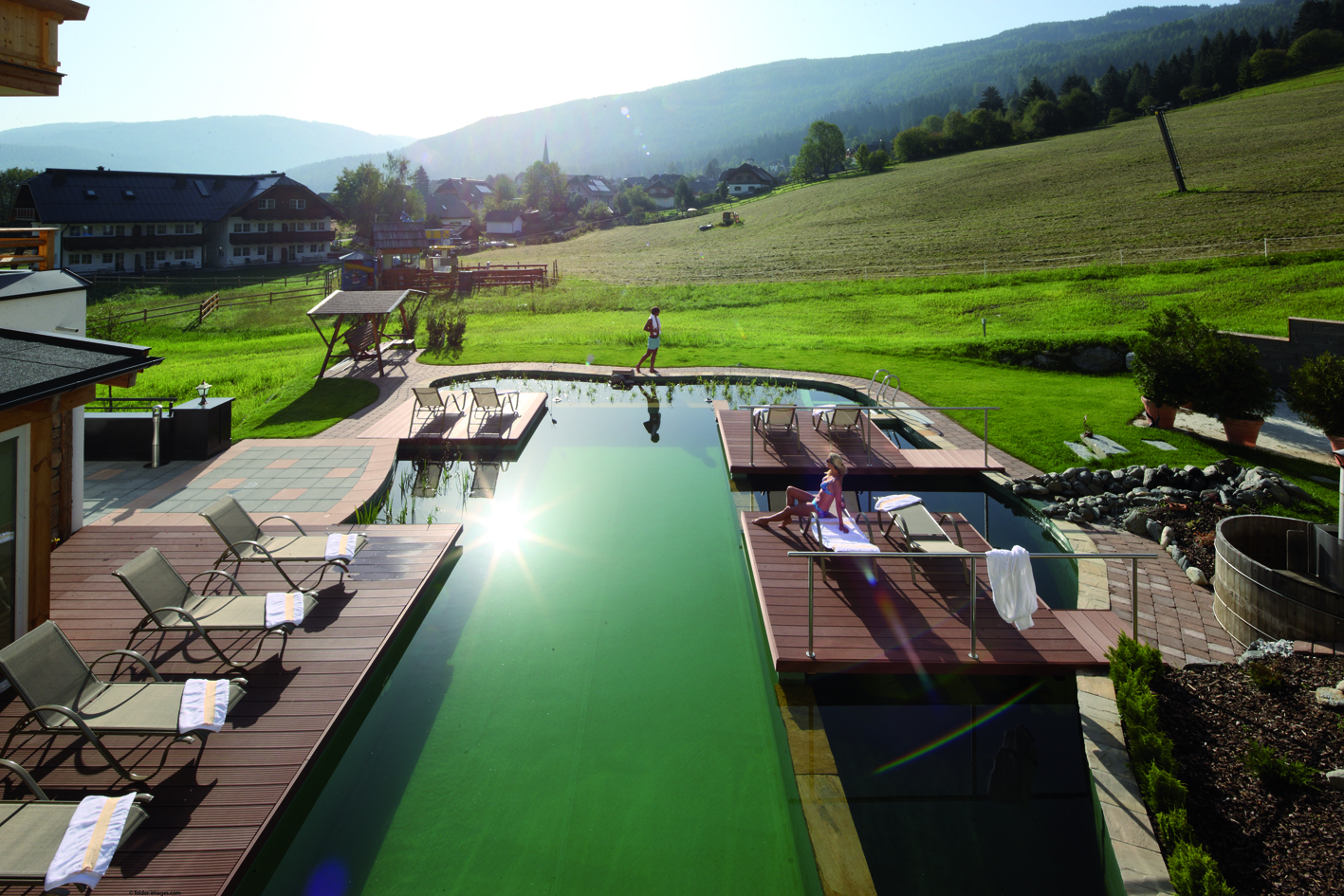 Naturnahes Badegewaesser fuer Hotel und Gaeste